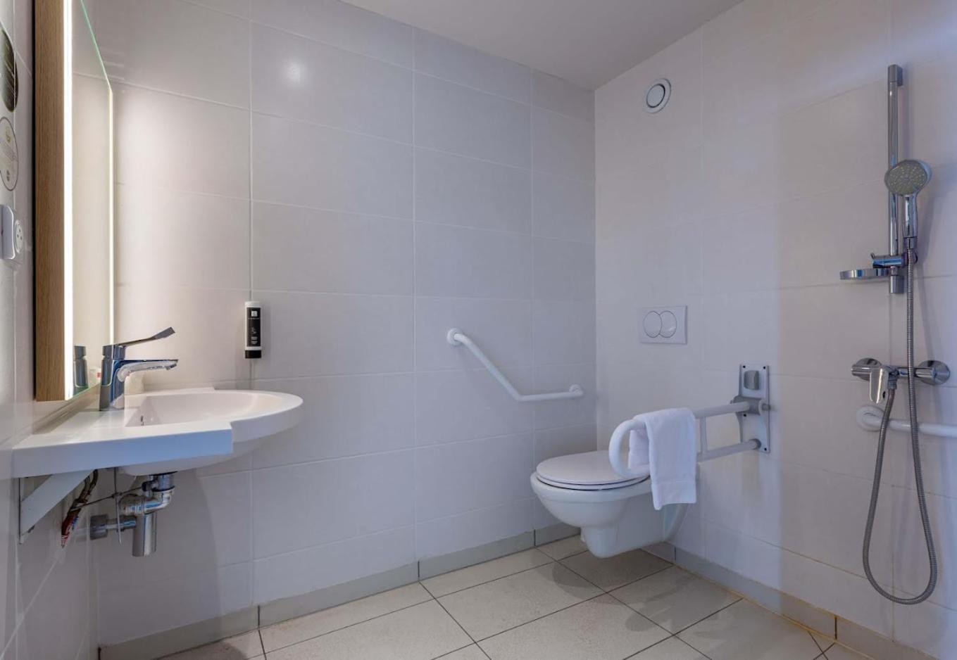 B&B Hotel Chartres Oceane Εξωτερικό φωτογραφία