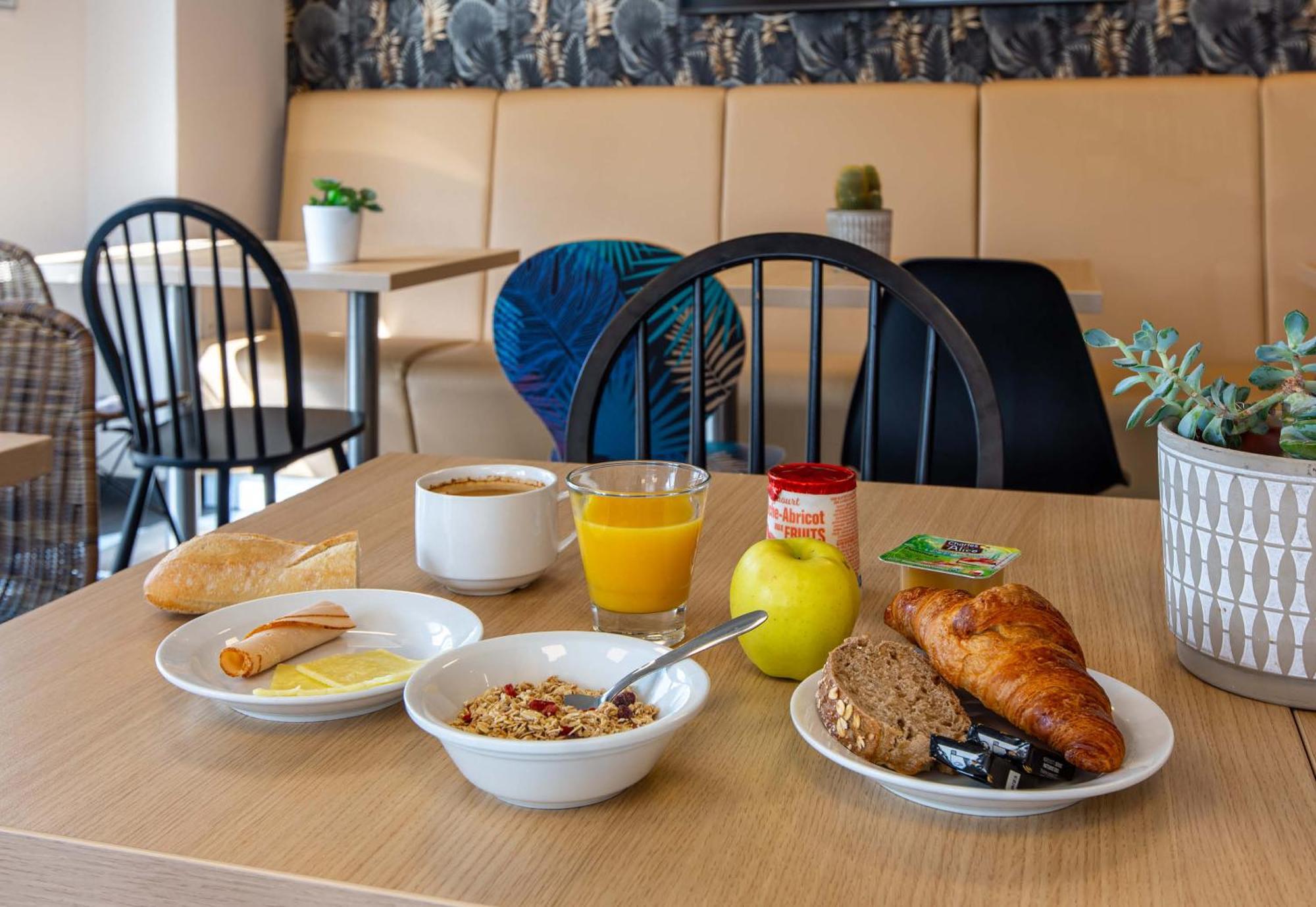 B&B Hotel Chartres Oceane Εξωτερικό φωτογραφία