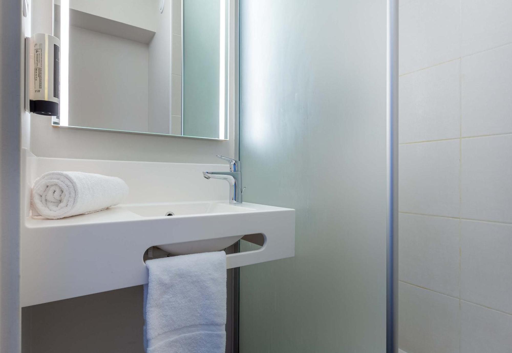 B&B Hotel Chartres Oceane Εξωτερικό φωτογραφία